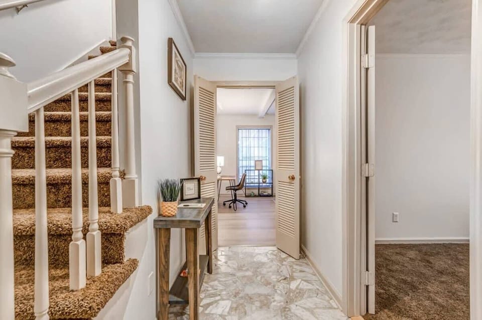 Entryway view