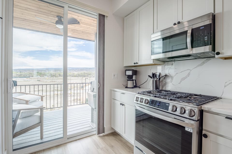 Coffee, cocktails, and everything in between—this kitchen has you covered.