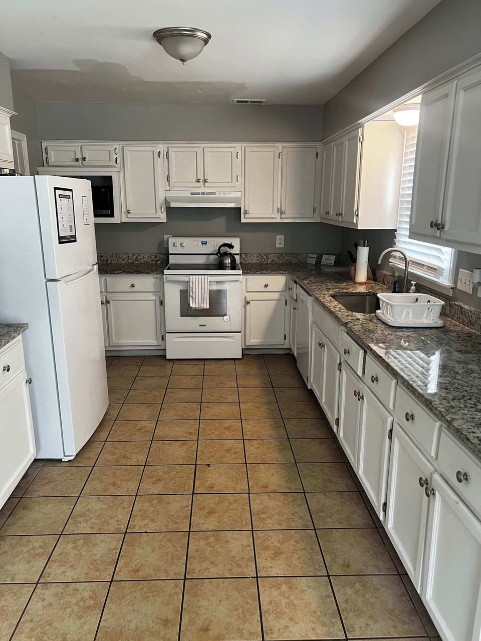 Recent photo taken by our cleaning team, ensuring you see the home how it truly is