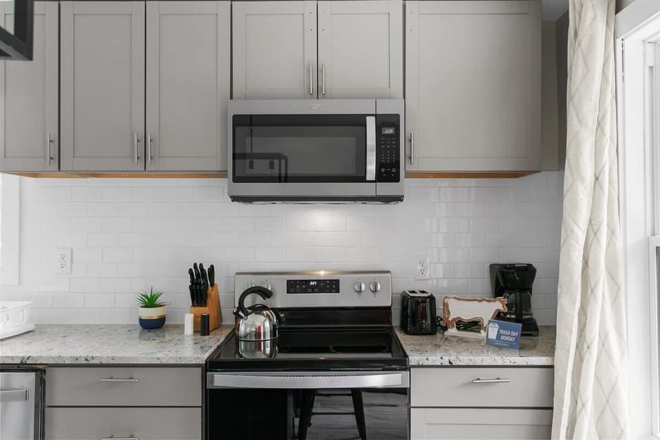 With kitchen amenities available