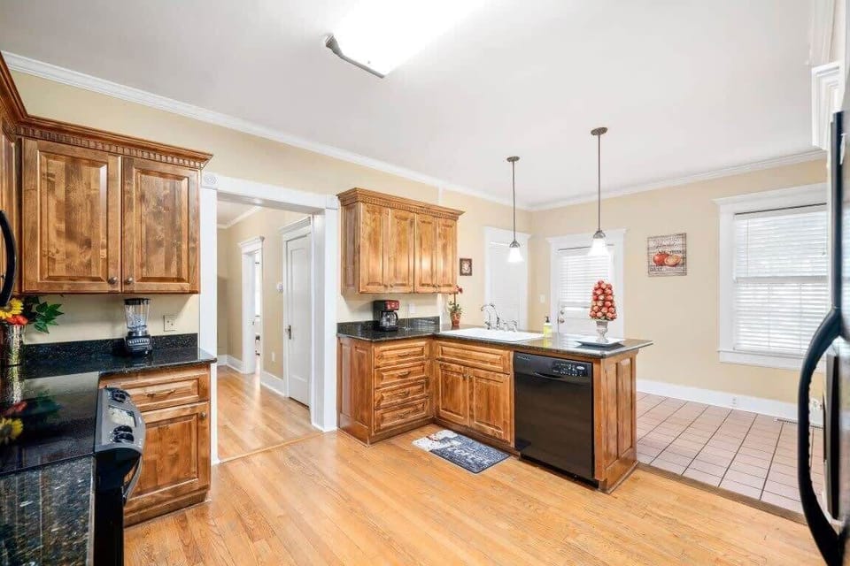 Full kitchen