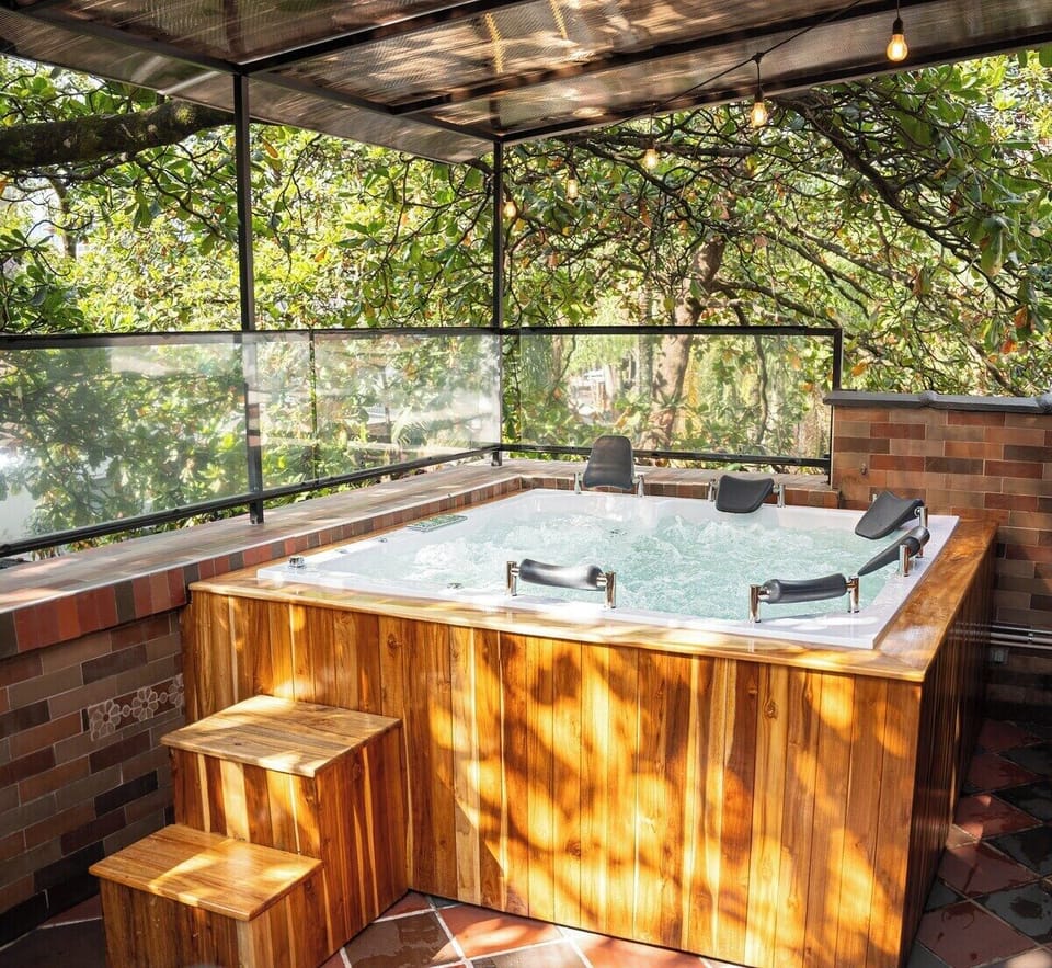 Outdoor spa tub