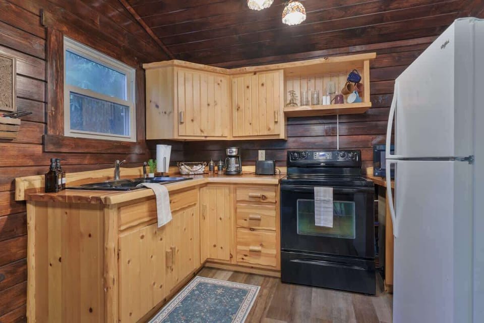 Cook up comfort in this charming kitchen w/ wood cabinets, full appliances & plenty of counter space