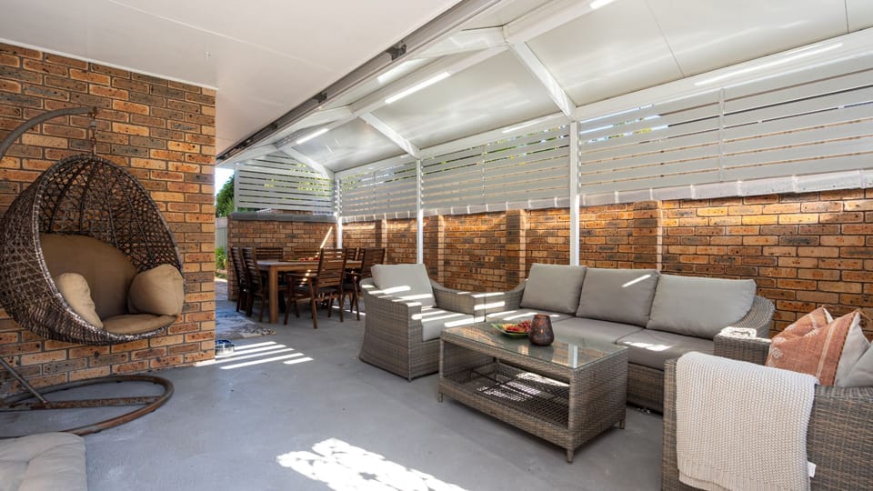 Coastal Crush | Covered outdoor entertaining | al fresco dining