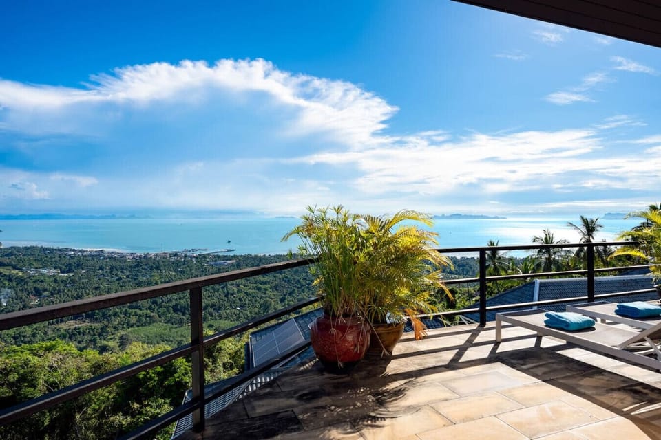 Quiet hilltop villa with panoramic Samui sea views - Sunhouse private retreat at Paradise Village