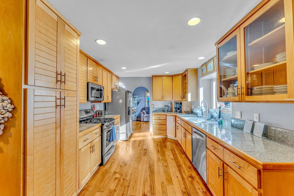 Kitchen: Main floor, drip coffee maker, dishwasher, toaster, cooking utensils, tableware