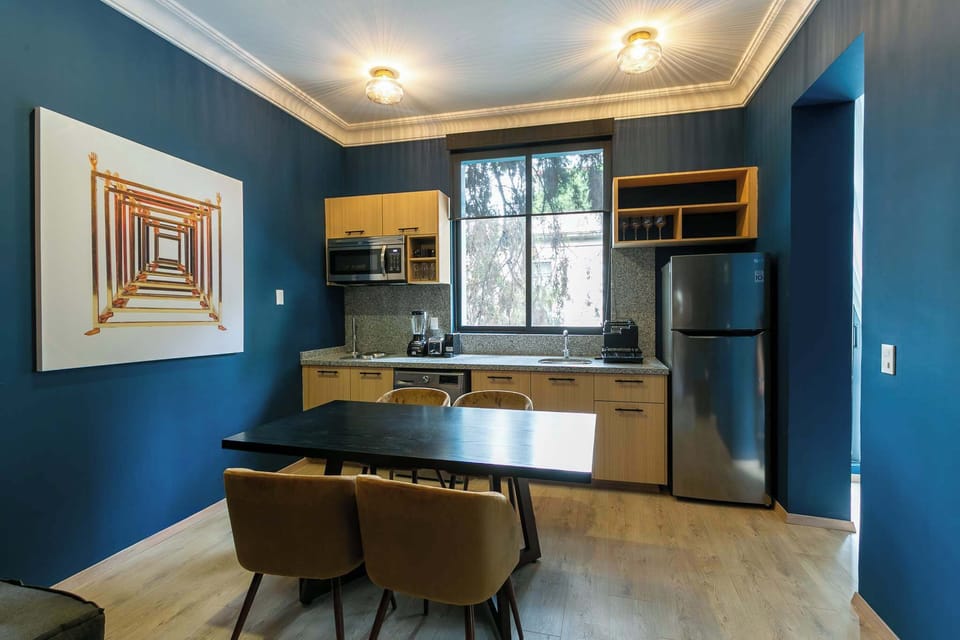 Vista a la cocina y comedor privada 