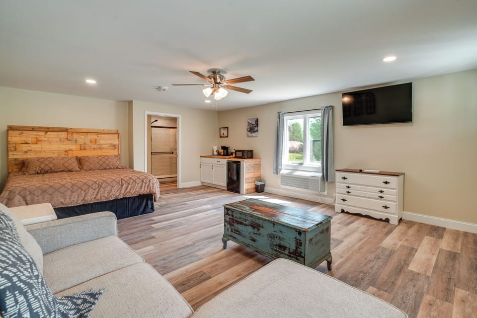 New Haven Vacation Rental | Studio | 1BA | 384 Sq Ft | Step-Free Access