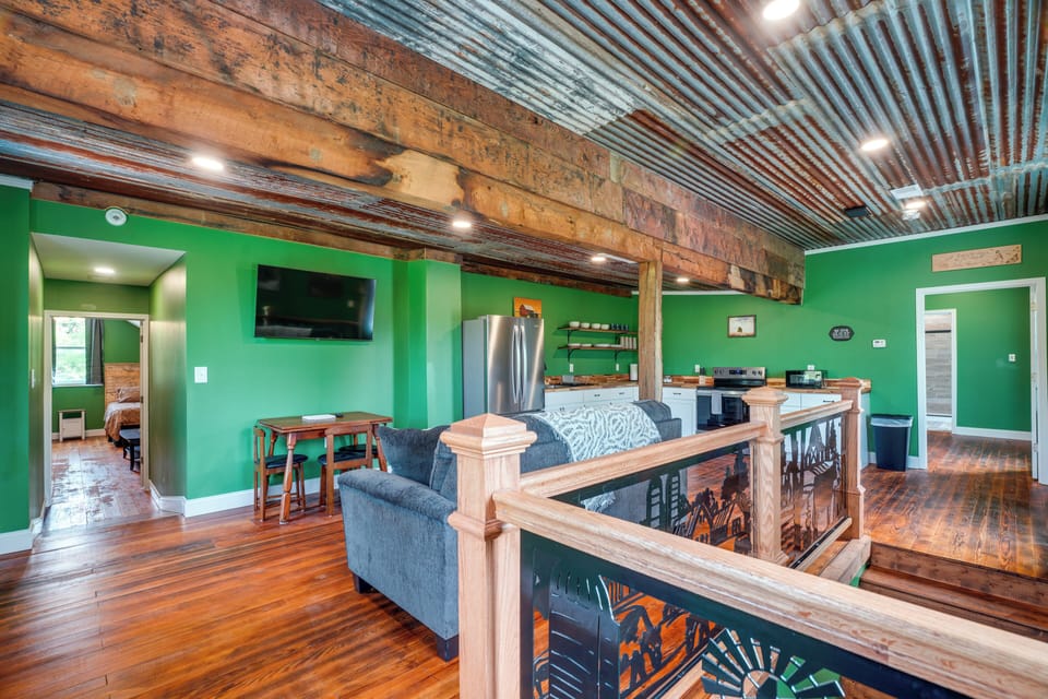 New Haven Vacation Rental | 2BR | 2BA | 1,329 Sq Ft | Stairs Required