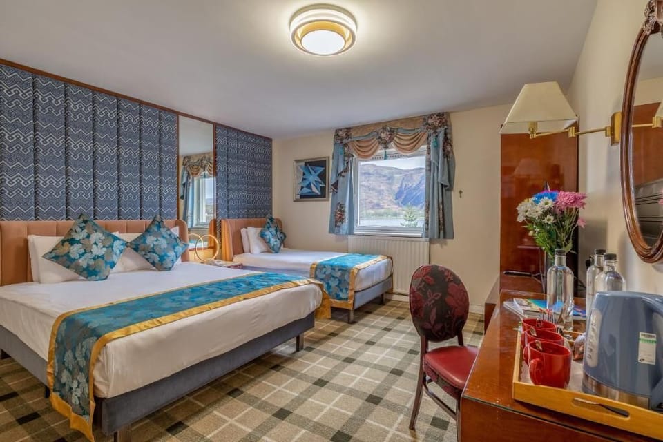 1 King bed and Single bed