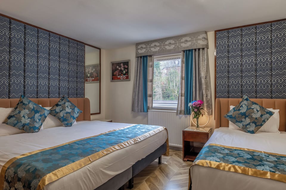 Unit with 1 King bed and single bed
