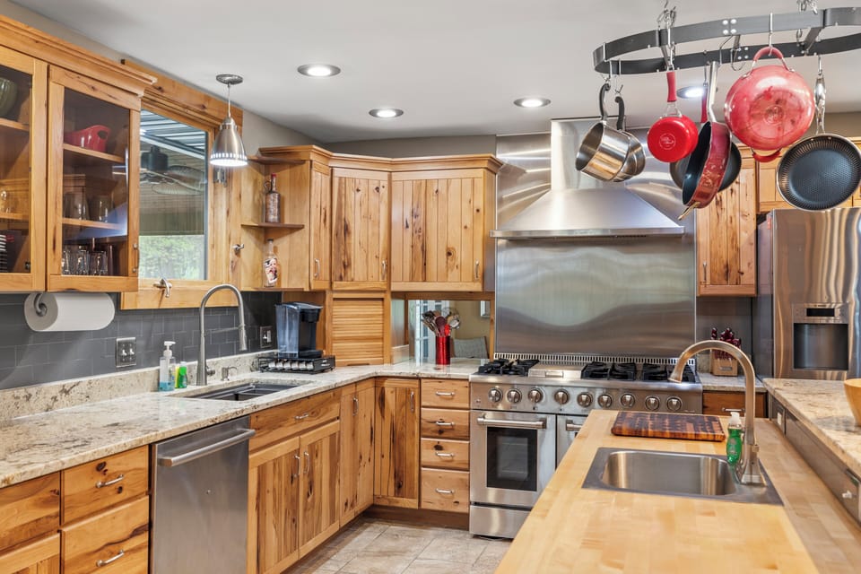 Kitchen with 2 Sinks 