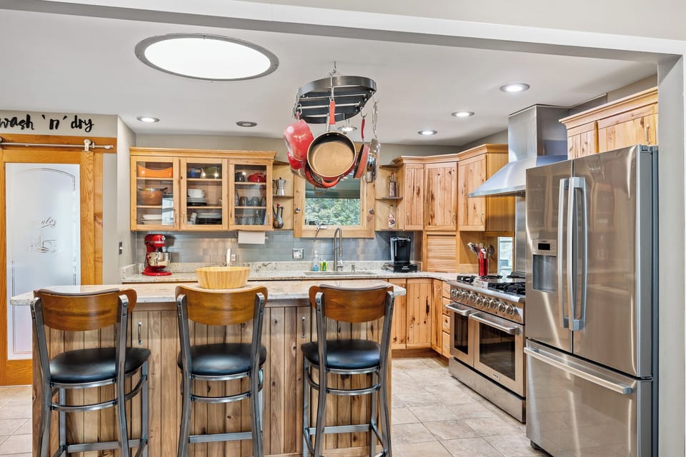 Kitchen Breakfast Bar Area 