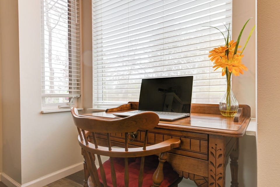 Who wouldnt want to work right here?