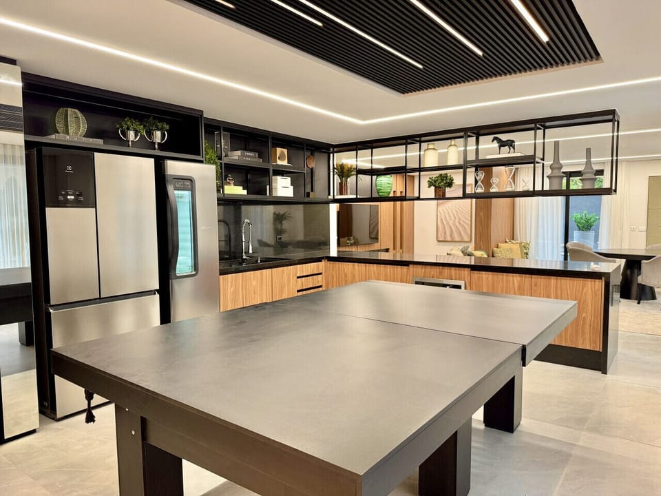 Confraria com mesa para jantares e eventos