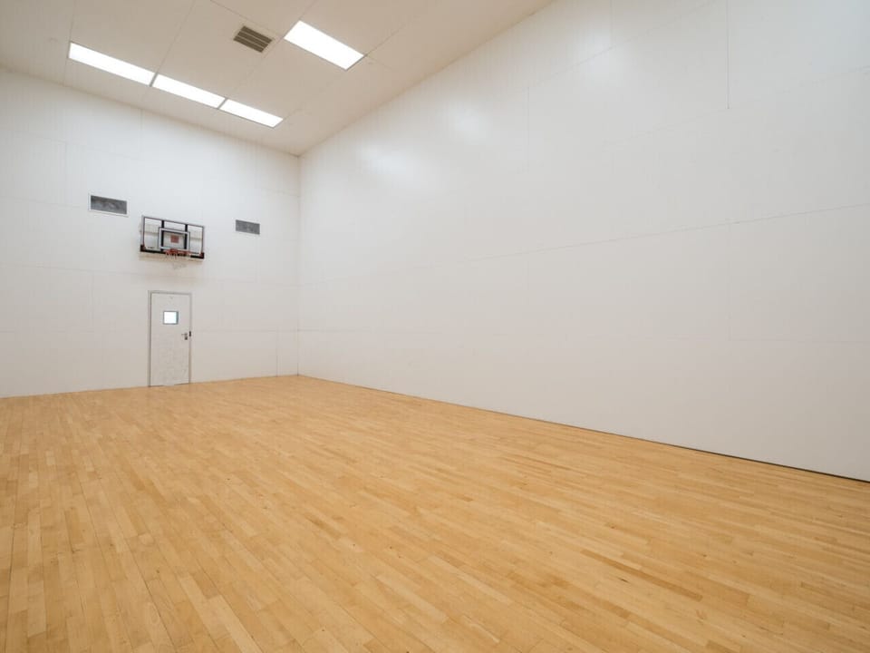 You’ll stay active during your stay with access to an indoor basketball court, featuring everything you need for a complete workout.