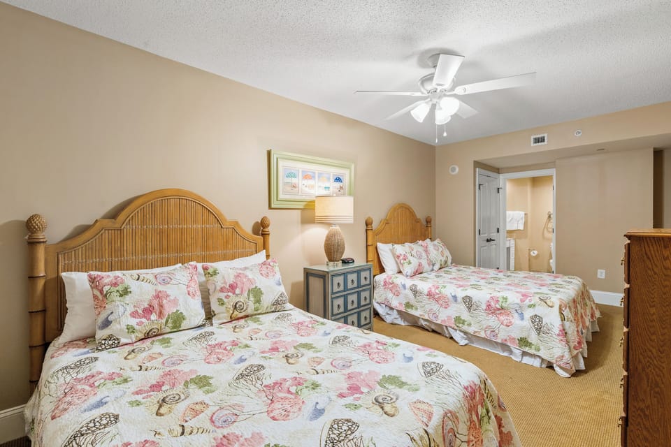 3rd Bedroom w/2 Queens