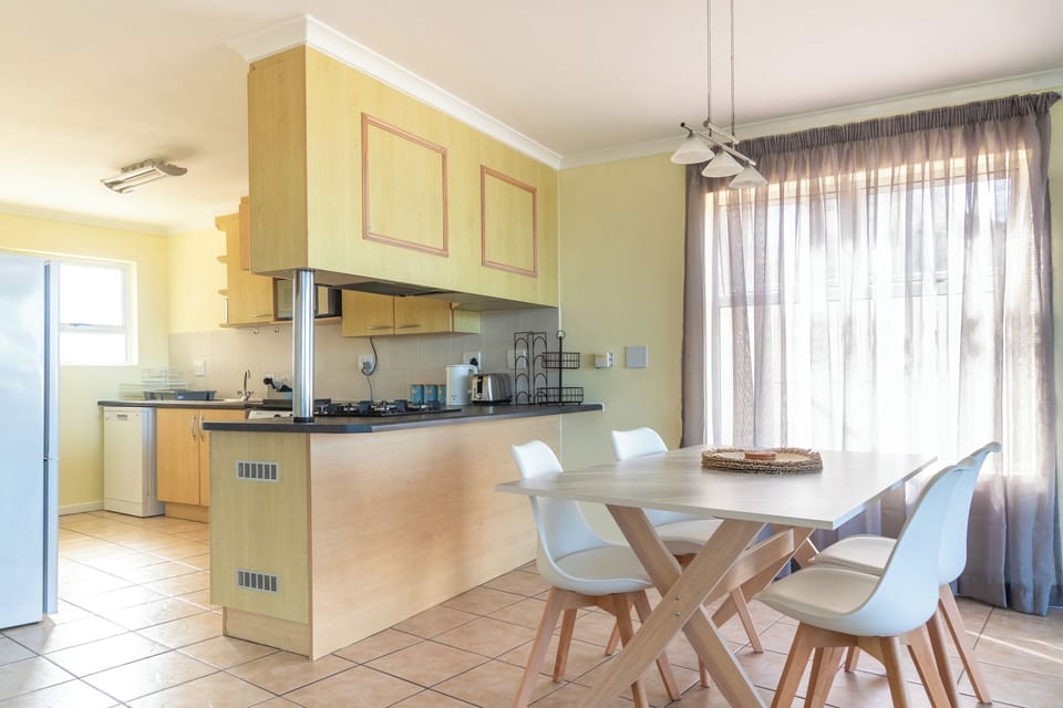 Dining area and open plan, fully equipped kitchen