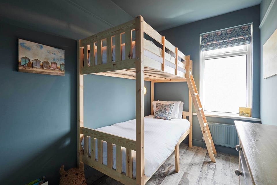 Twelve On The Terrace, Newbiggin-by-the-Sea - Host & Stay