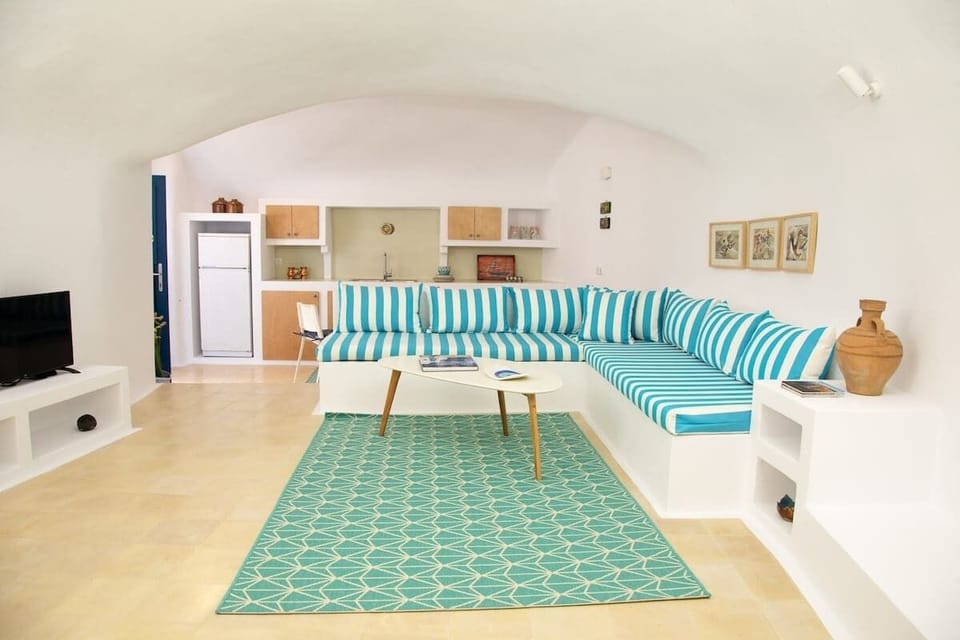 Comfortable Sofa Beds in the Lounge
A secondary view of the built-in seating, showing its multifunctional role as a relaxing lounge or sleeping area.