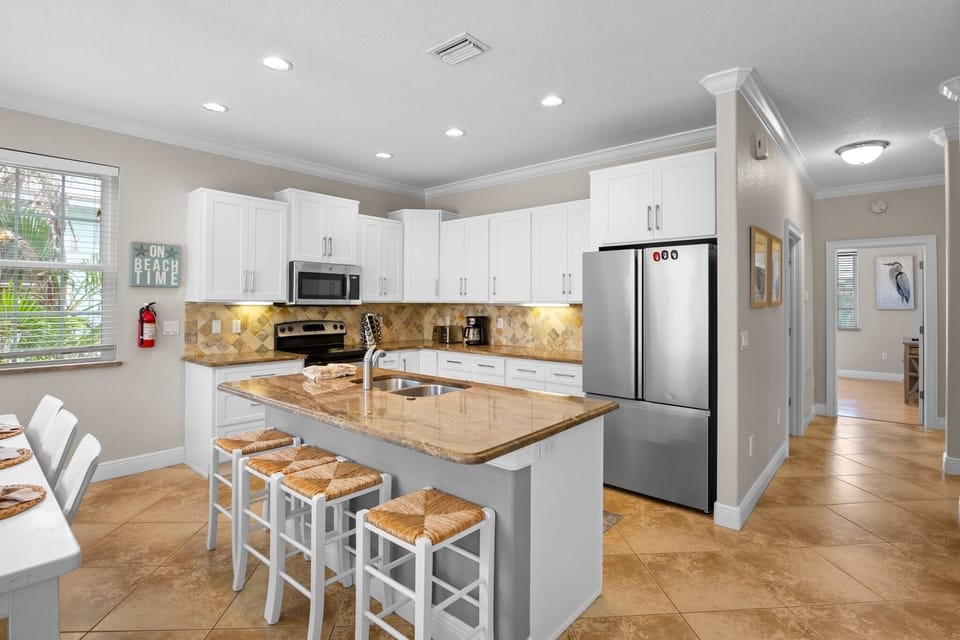 Fully Equipped Kitchen, Breakfast Bar