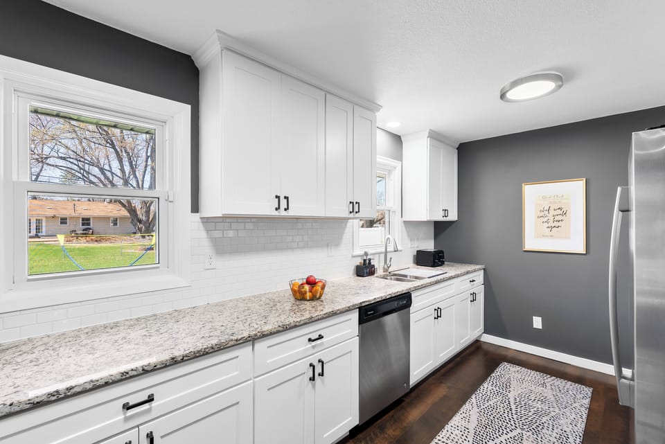 Spacious kitchen counters