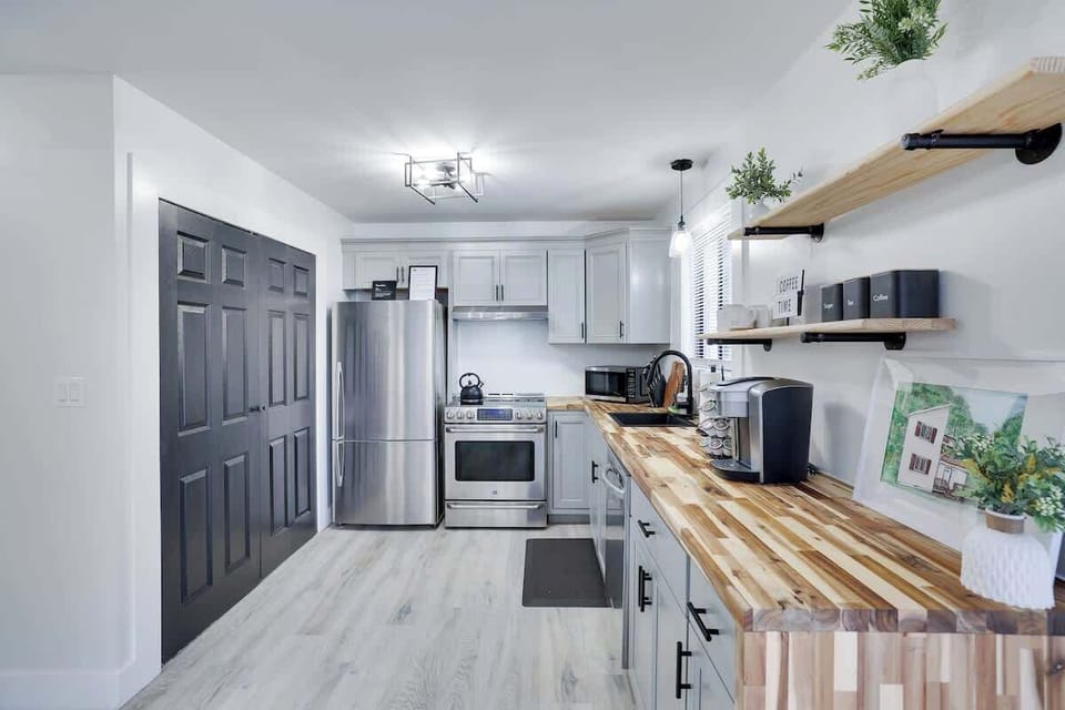 Fully equipped kitchen, perfect for cooking up your favorite meals or just brewing a morning coffee.
