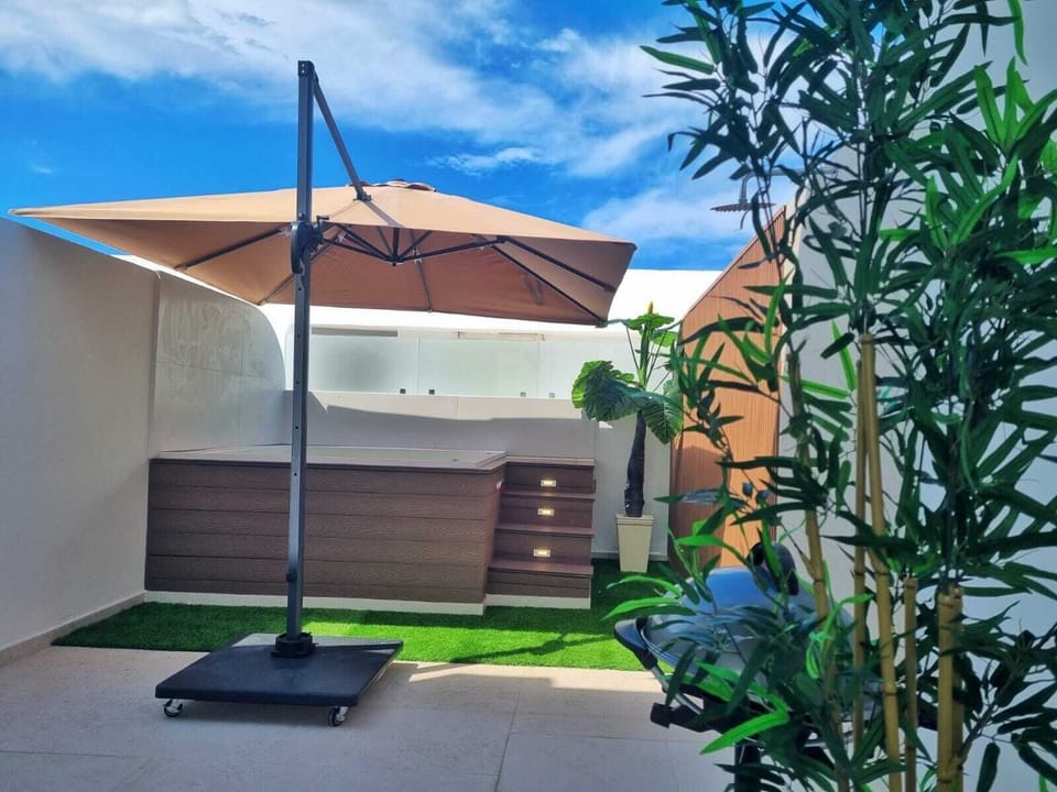 Amoré Skyline Luxe Condo with/Rooftop (2294)