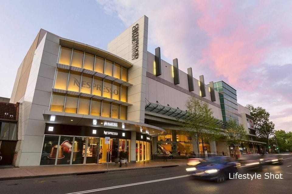 chatswood chase in the front of builiding