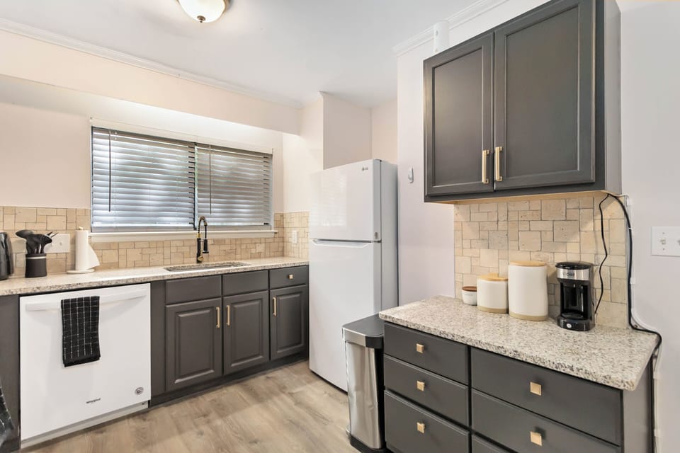 Full kitchen