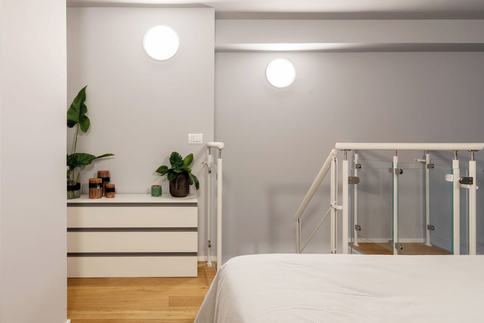 Second bedroom (on the top level) with 160x200cm bed (and AC)