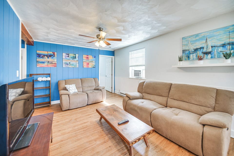 Norfolk Vacation Rental | 2BR | 1BA | 800 Sq Ft | 4 Steps Required