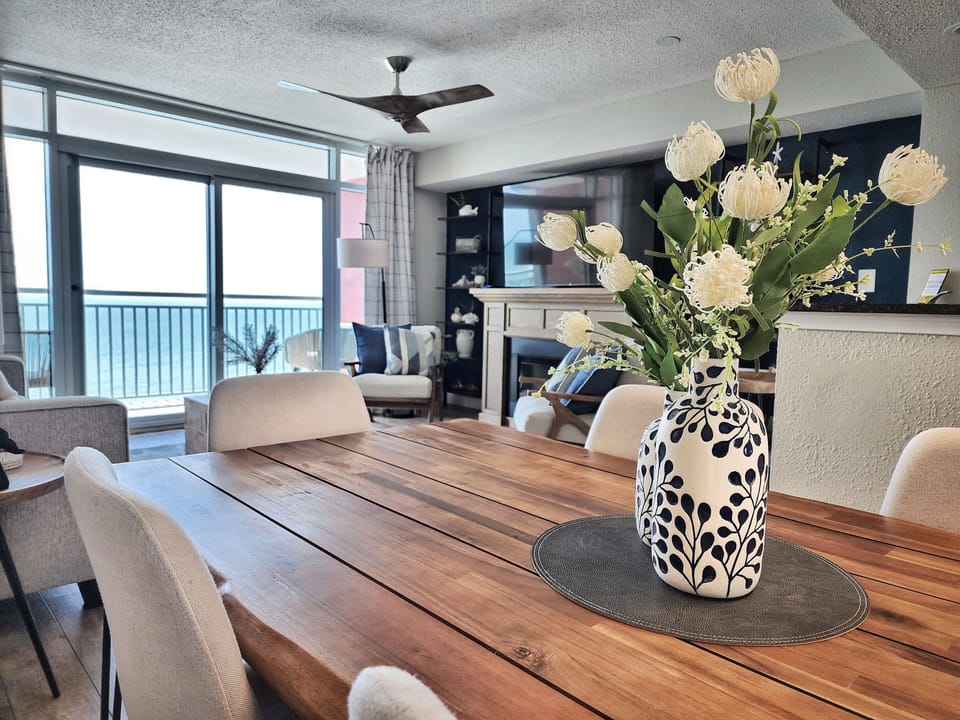 Enjoy the ocean view while having a meal or playing a game as a family.