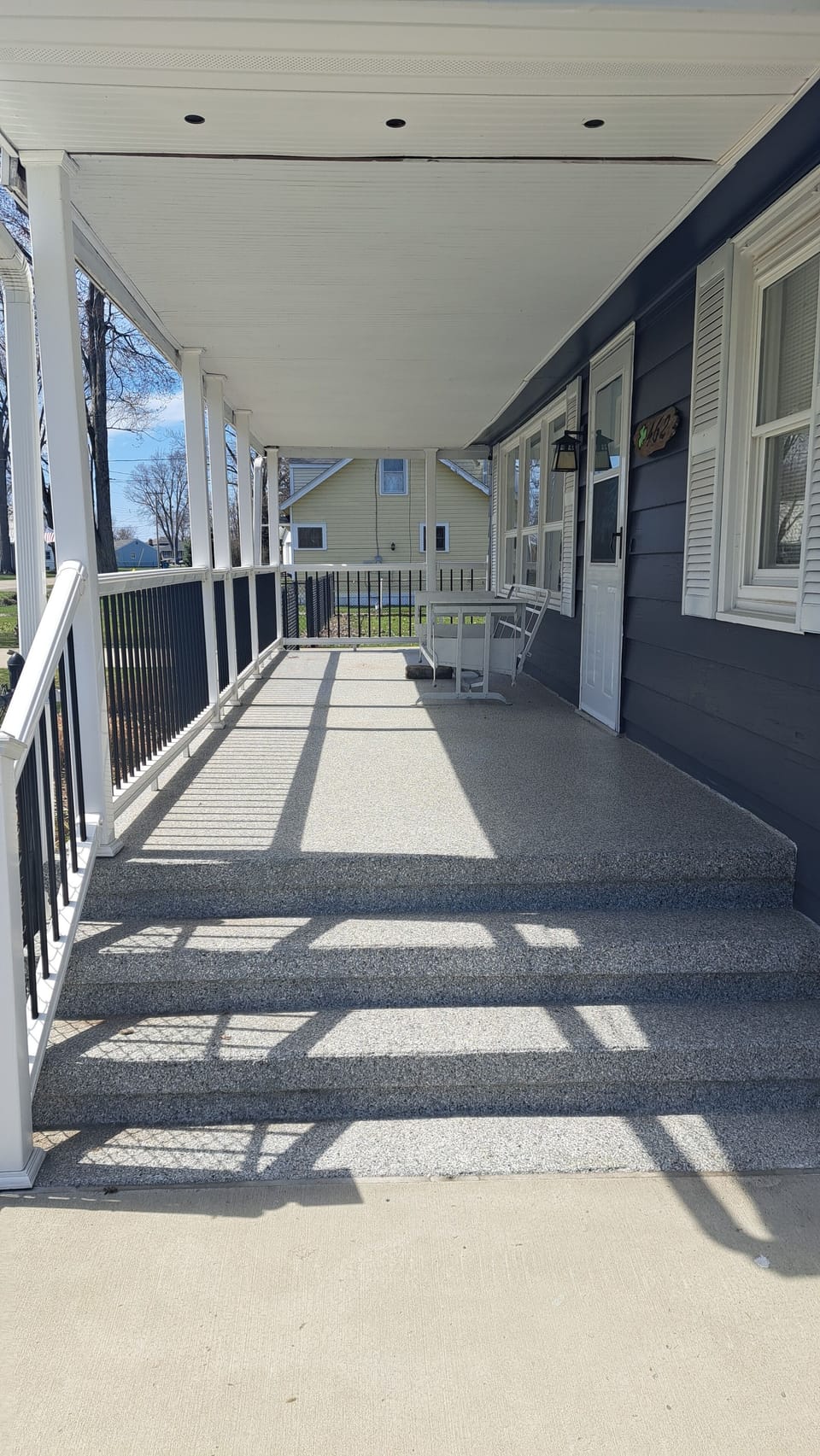 Porch without furniture