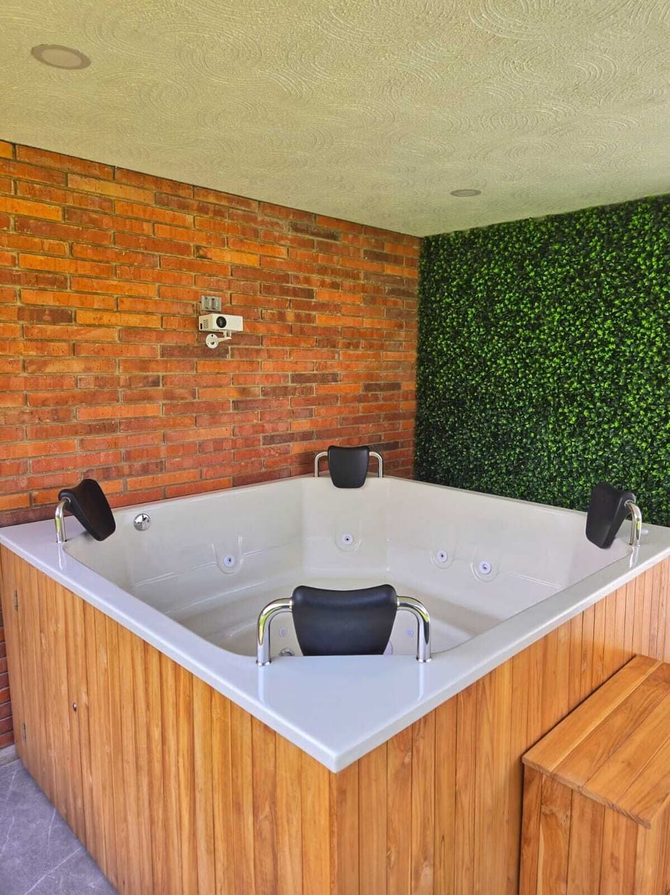 Indoor spa tub