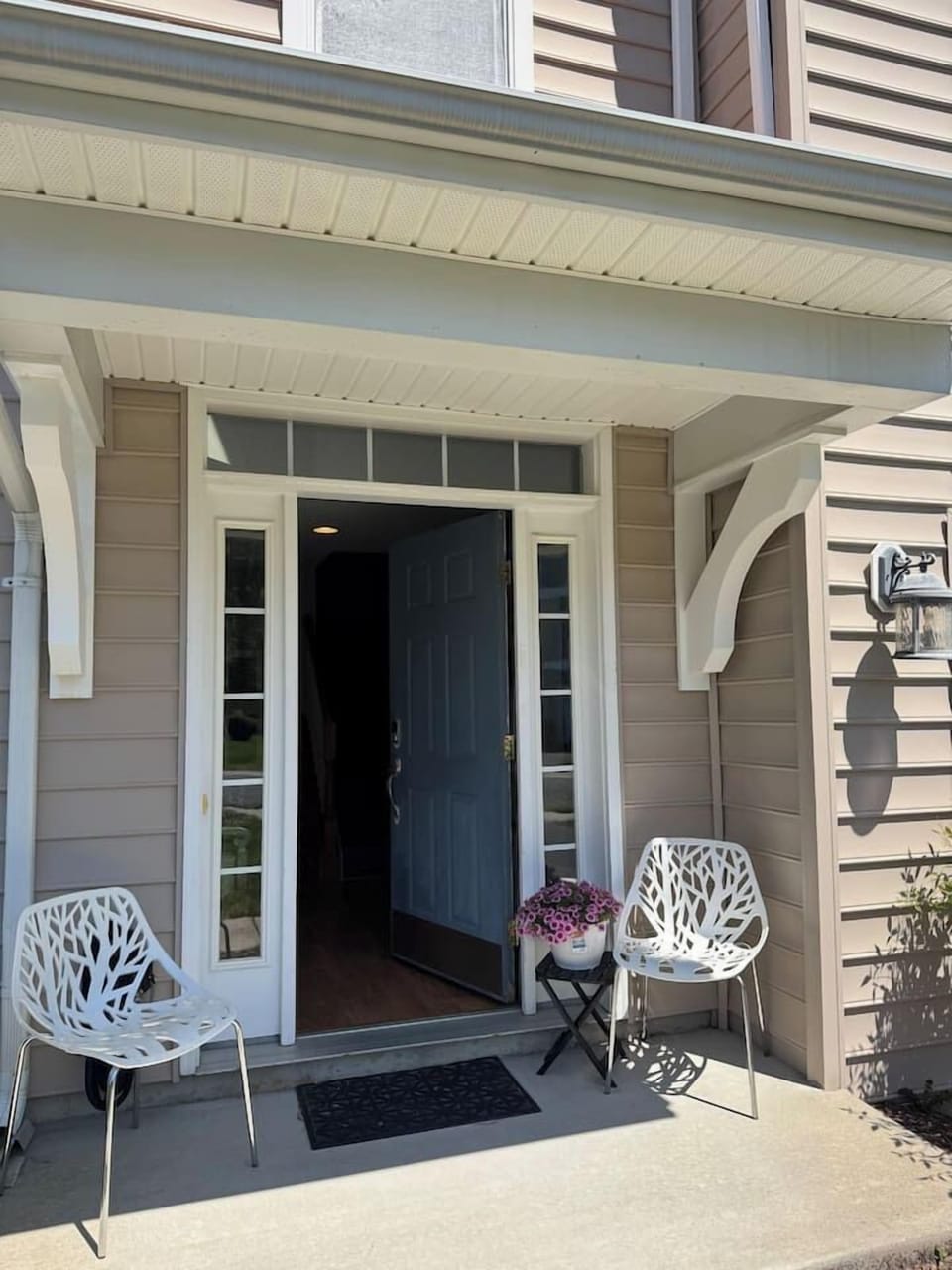 Front Entrance. Garden hose is conveniently to the left of the front door for washing off the sand.