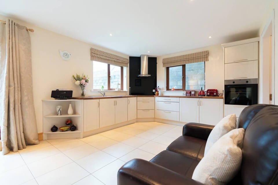 f8264259-c1d8-47af-b7ff-7653a098bf3e