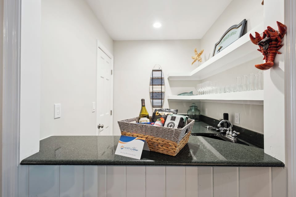 Convenient wet bar for snacks and drinks