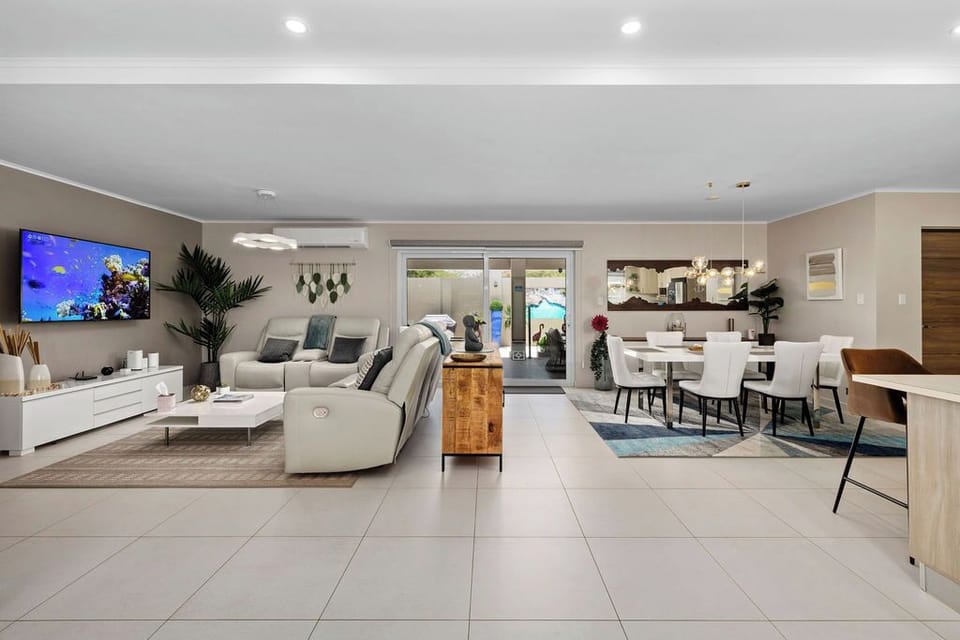 Ritz on Ruby ~ BRAND NEW 3BR Villa w/Private Pool! (27395)