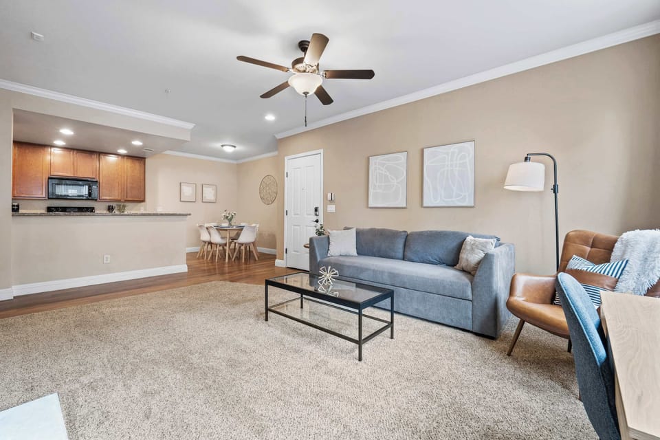 Feel at ease in this living room, offering both comfort and space for the whole family.