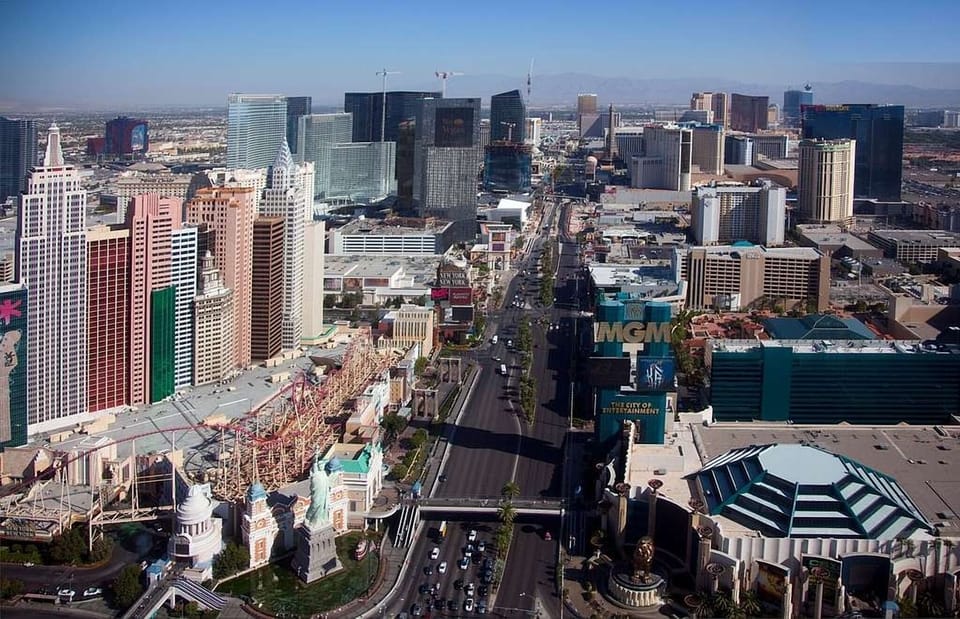 Wake up near world-famous resorts, dining, and shows.