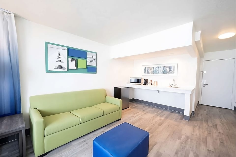 Start easy mornings with snacks and drinks at your kitchenette.