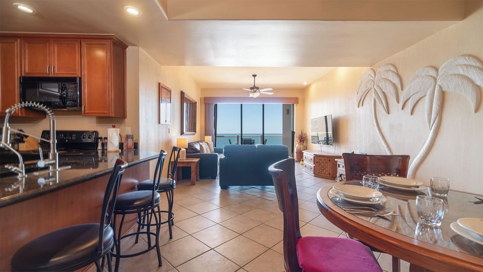 There layout of Rubi 805 offers a complete condominium, great for your next vacation stay.