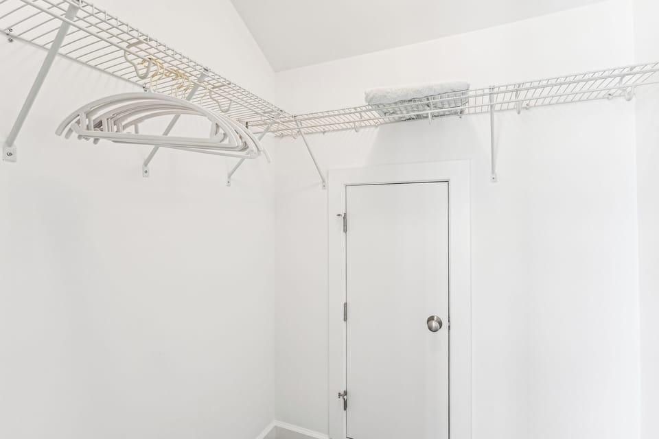 Upper Level,Walk In Closet,