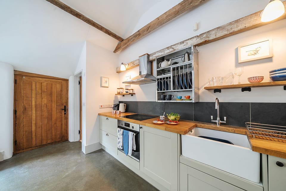 The Neap, Toller Fratrum: The kitchen provides everything required for preparing tasty treats