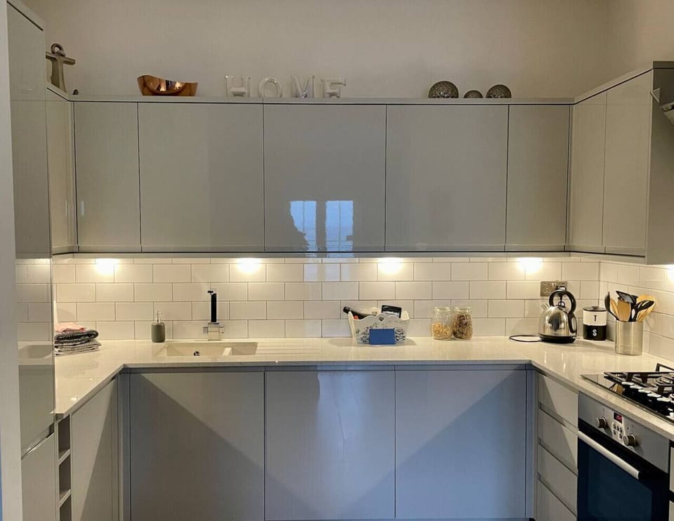 Fully equipped kitchen, dishwasher, washing machine