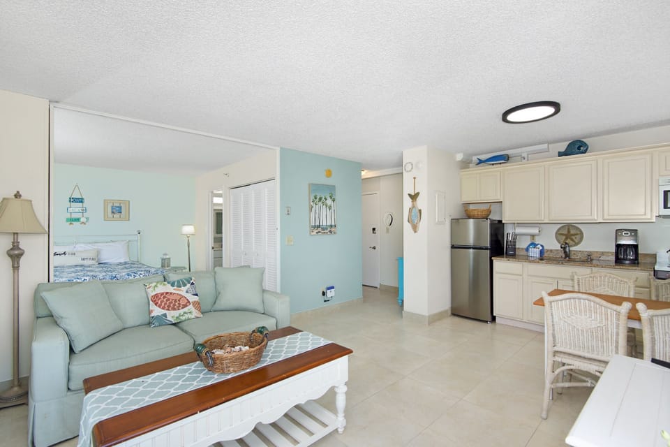 Kitchen/open floor plan
