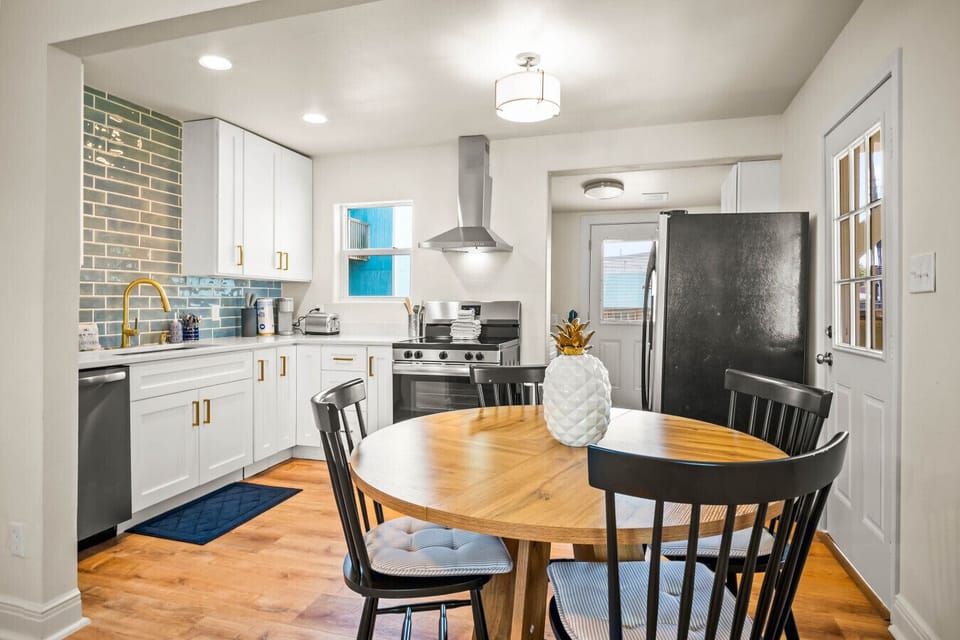 Modern Kitchen with Dining Table