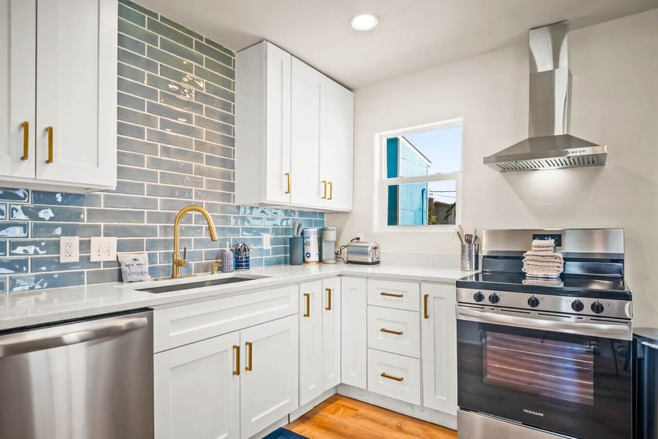 Sleek & Stylish Cooking Space