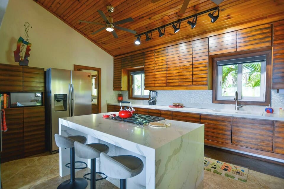 Kitchen island 